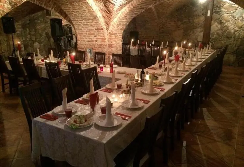 پانسیون Pööni Tavern & Guesthouse