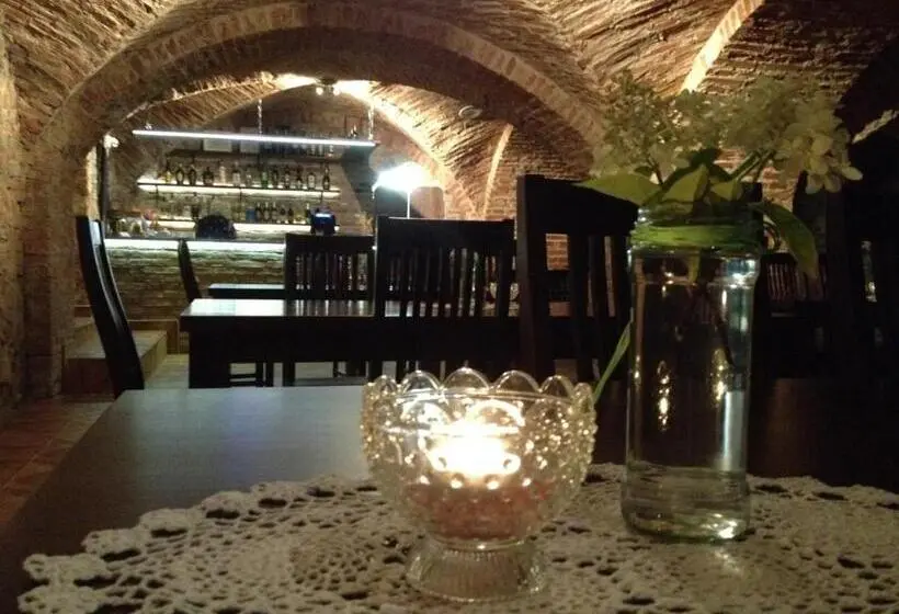 پانسیون Pööni Tavern & Guesthouse