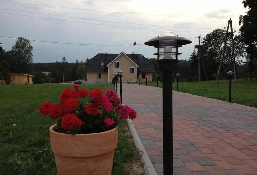 پانسیون Pööni Tavern & Guesthouse