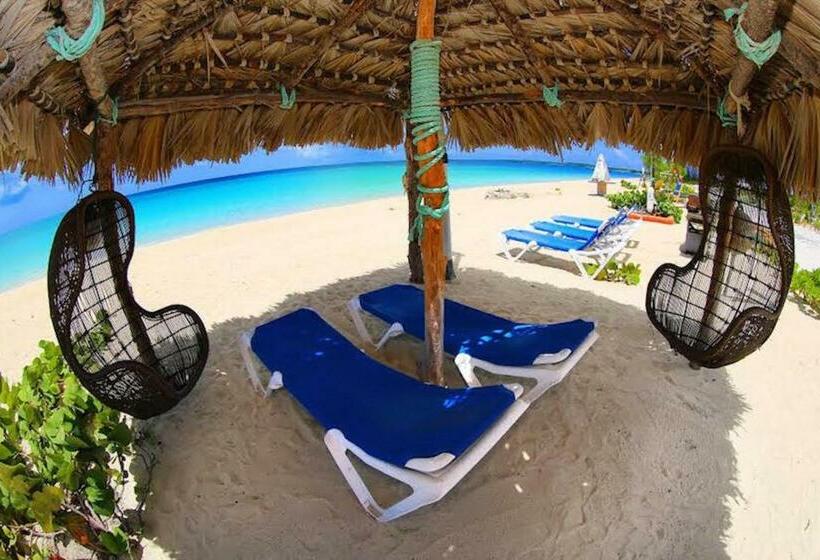 Rollezz Villas Beach Resort