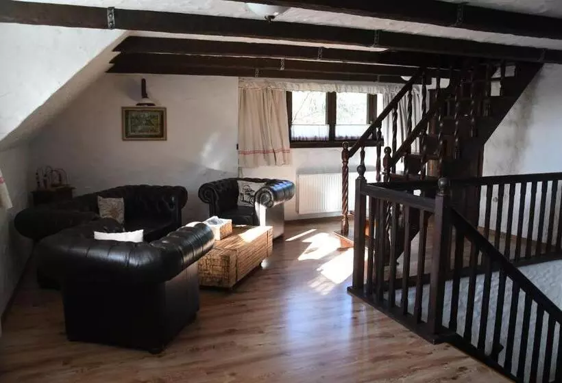 Aamiaismajoitus (B&B) Sári Csárda Panzió