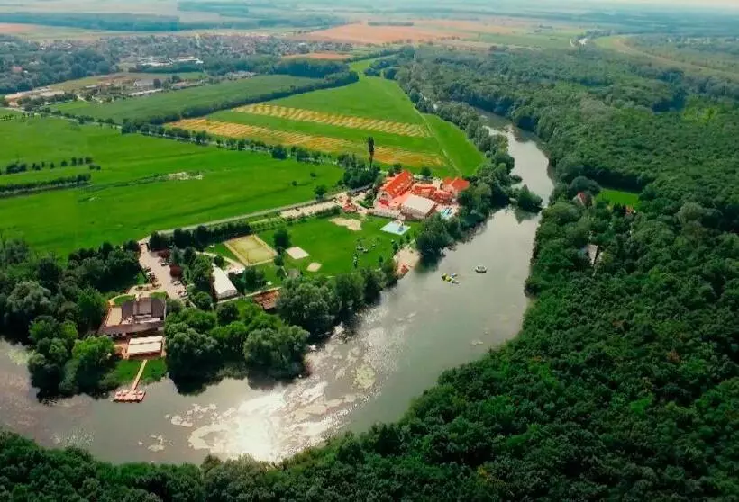 Aamiaismajoitus (B&B) Sári Csárda Panzió