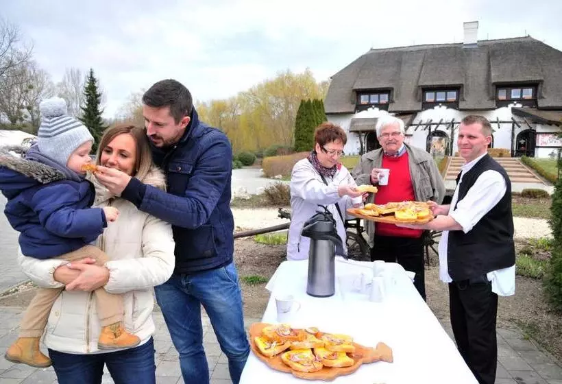 Aamiaismajoitus (B&B) Sári Csárda Panzió