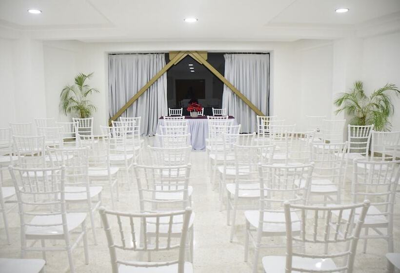 هتل Hacienda Samana Bay