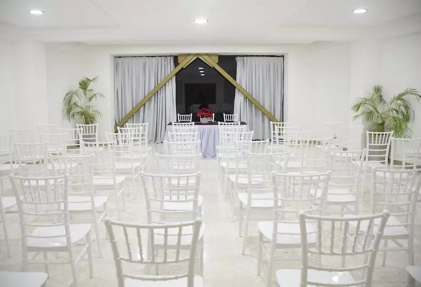 هتل Hacienda Samana Bay