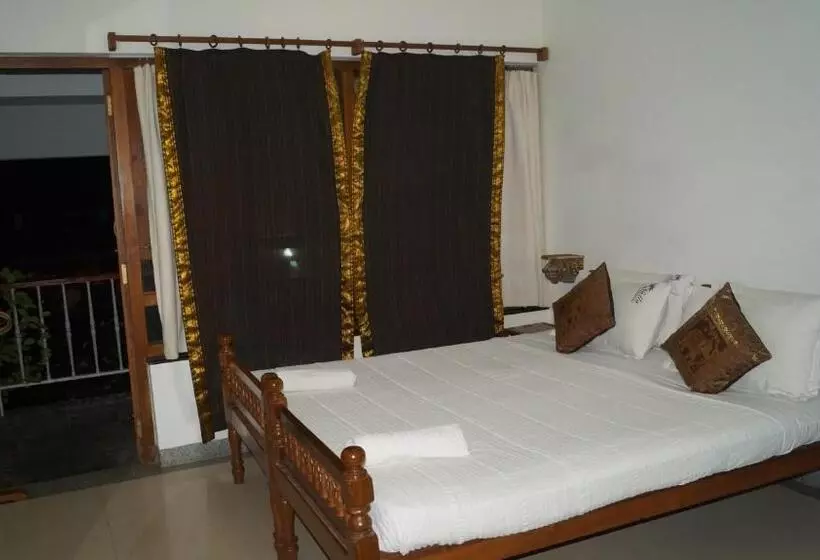 هتل Nalla Eco Beach Resort