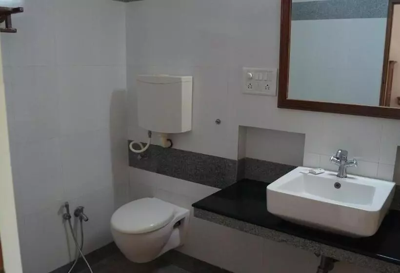 هتل Nalla Eco Beach Resort