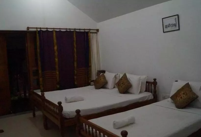 هتل Nalla Eco Beach Resort