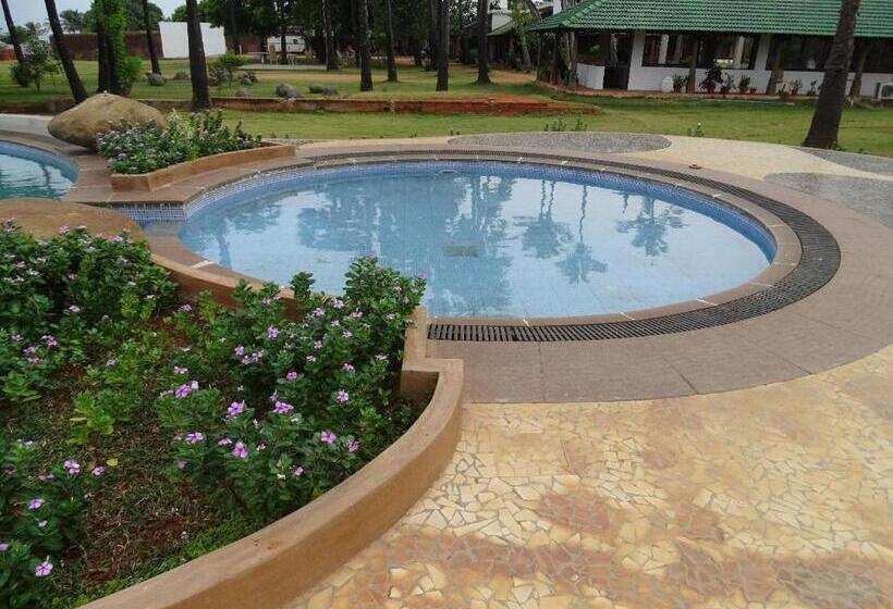 בית מלון כפרי Nalla Eco Beach Resort