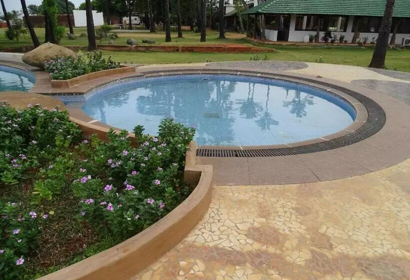 هتل Nalla Eco Beach Resort