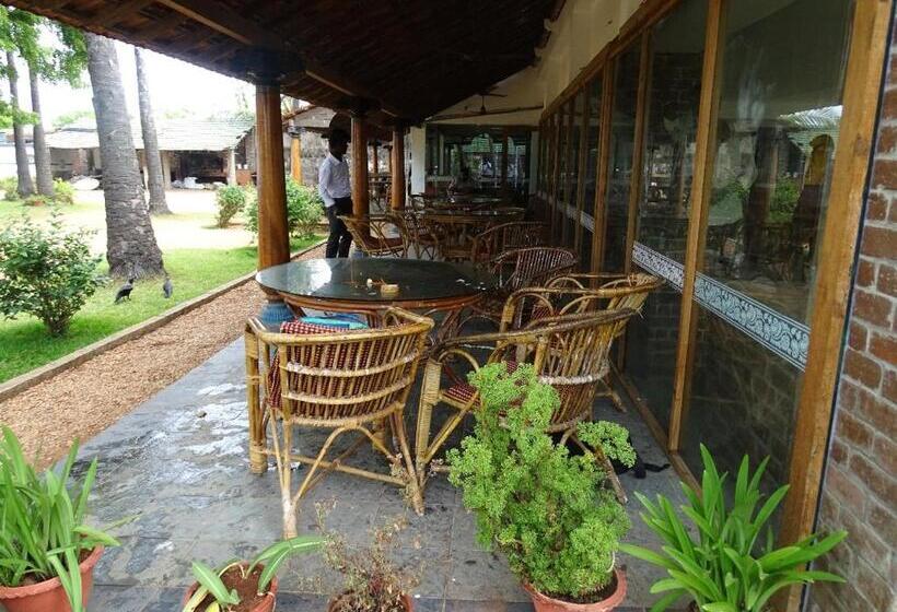 בית מלון כפרי Nalla Eco Beach Resort