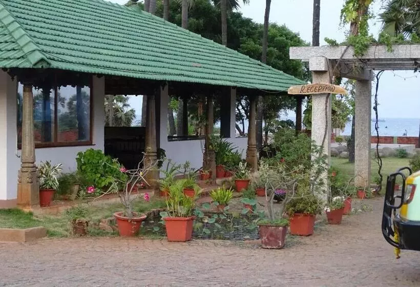 هتل Nalla Eco Beach Resort
