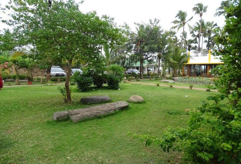 בית מלון כפרי Nalla Eco Beach Resort