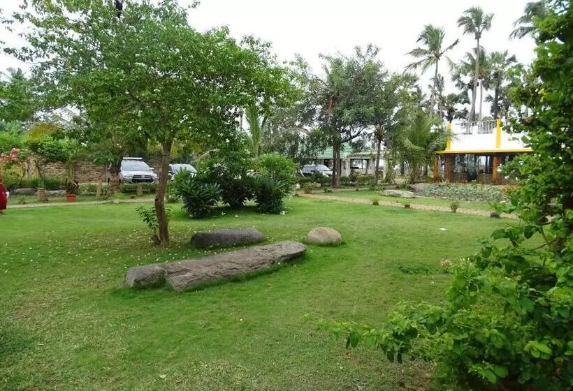 هتل Nalla Eco Beach Resort