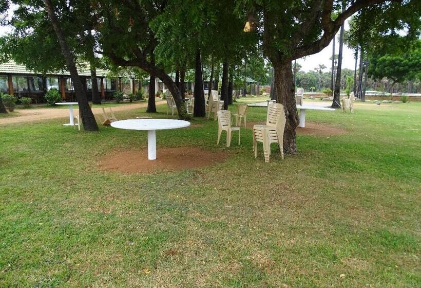 בית מלון כפרי Nalla Eco Beach Resort