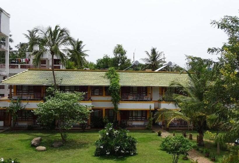 בית מלון כפרי Nalla Eco Beach Resort