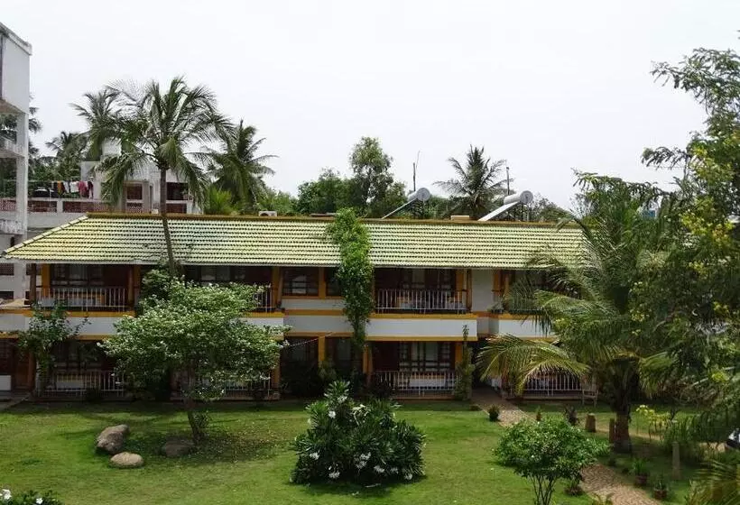 هتل Nalla Eco Beach Resort