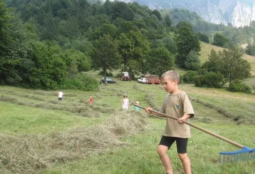 هتل Tourist Farm žvanč