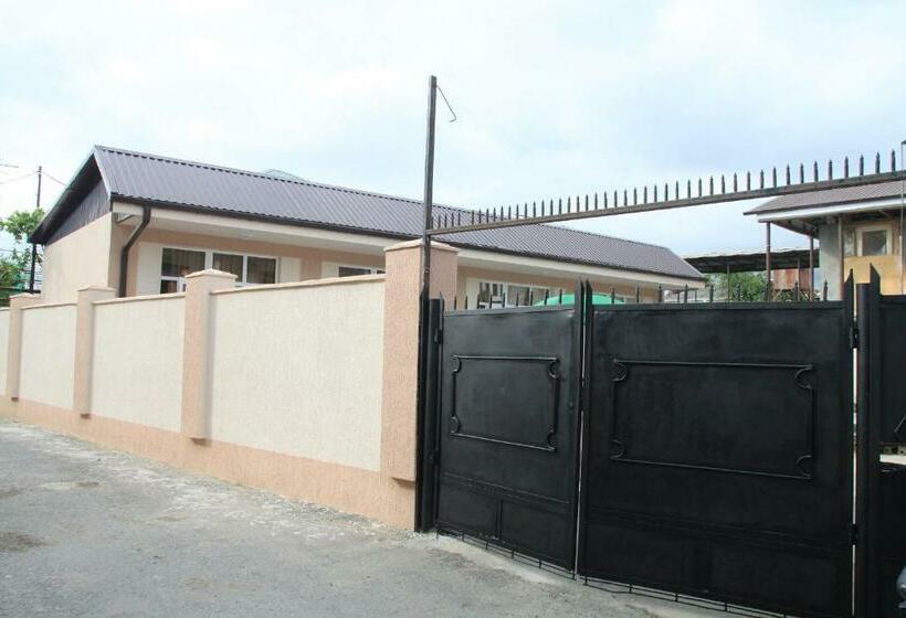 پانسیون Guest House Mandarin On Titova 85