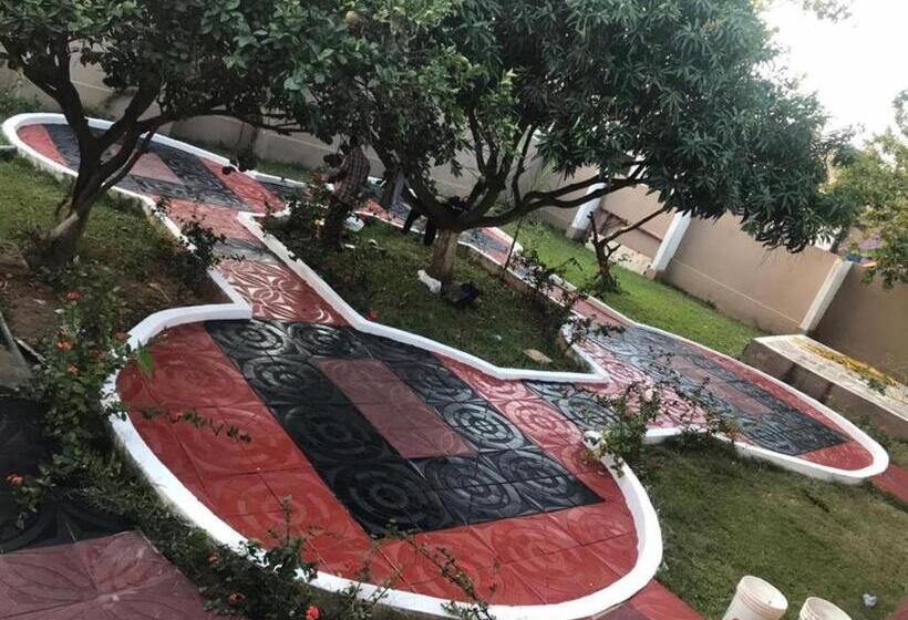 بنسيون Kiverly Guest House