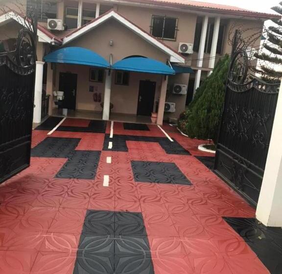 بنسيون Kiverly Guest House