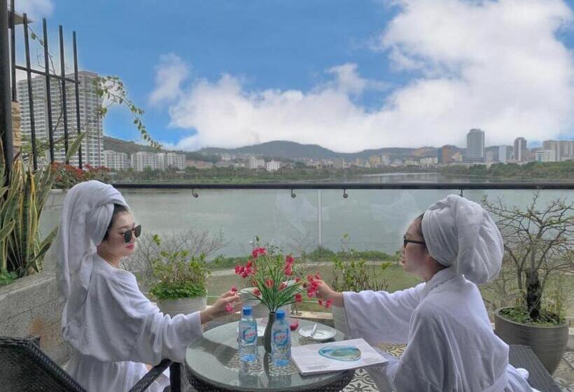 استراحتگاه Green Pearl Villa Ha Long