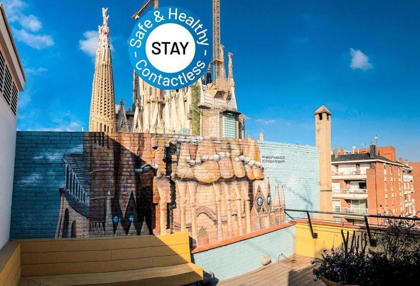 Happy People Sagrada Familia Apartments