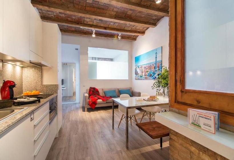 Happy People Sagrada Familia Apartments