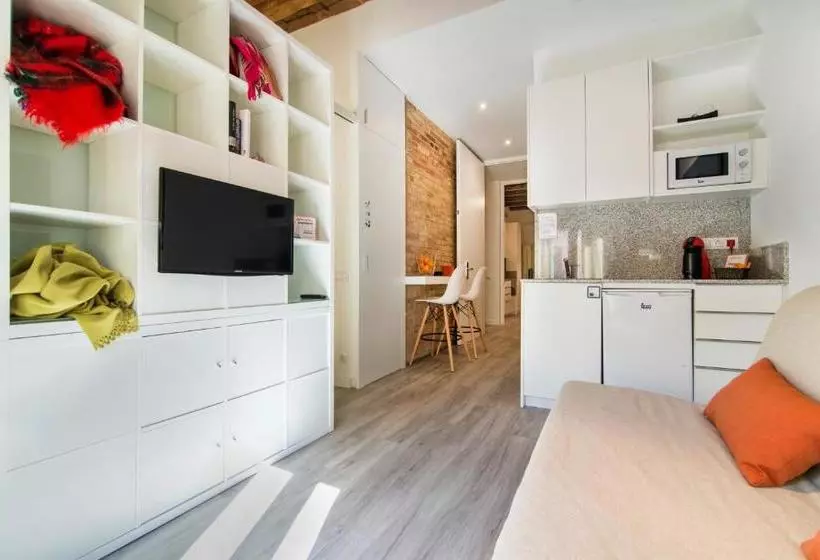 Happy People Sagrada Familia Apartments