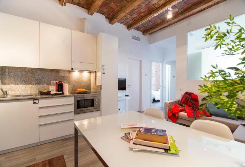 Happy People Sagrada Familia Apartments