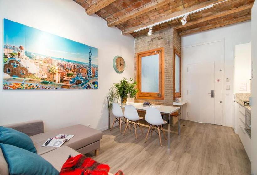 Happy People Sagrada Familia Apartments