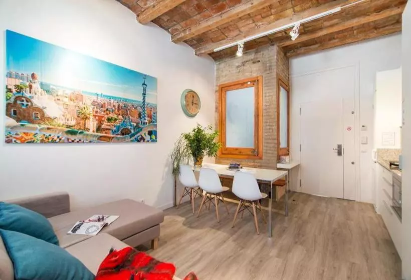 Happy People Sagrada Familia Apartments