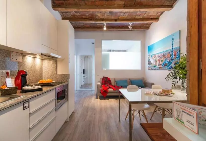 Happy People Sagrada Familia Apartments