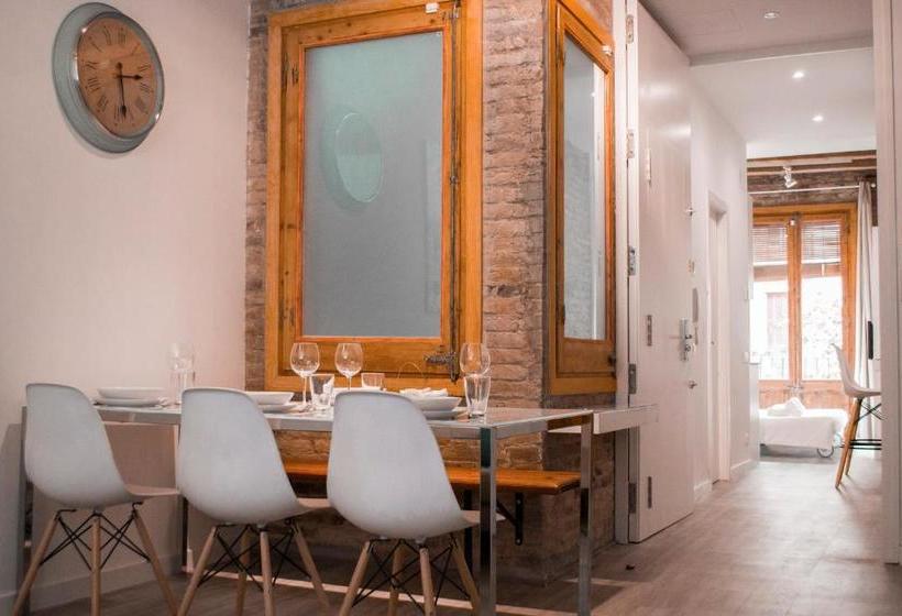 Happy People Sagrada Familia Apartments