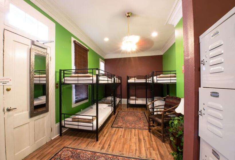 Hostel Auberge Nola