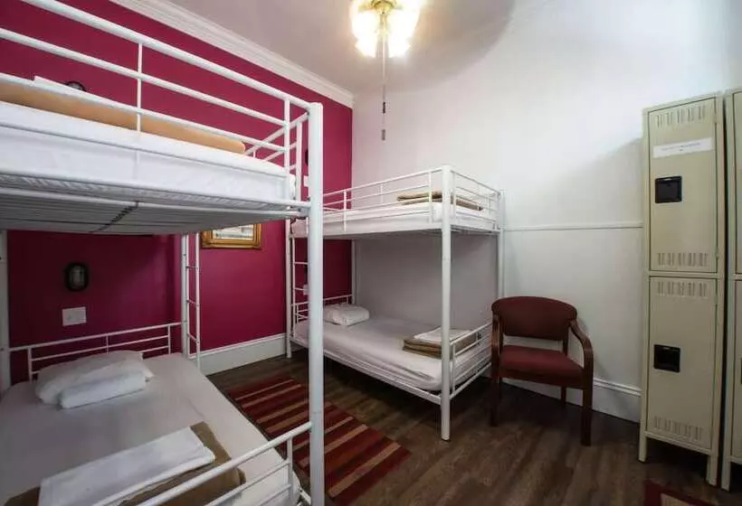 Hostel Auberge Nola