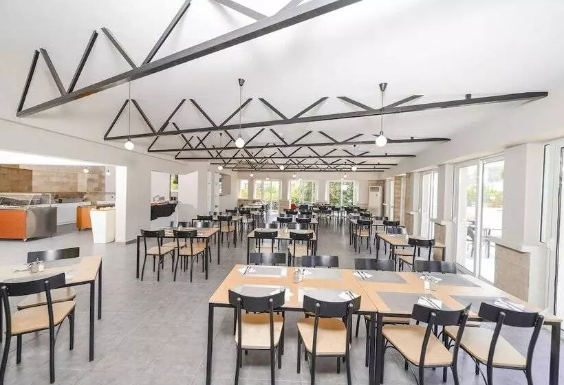 בית מלון כפרי Evita Resort