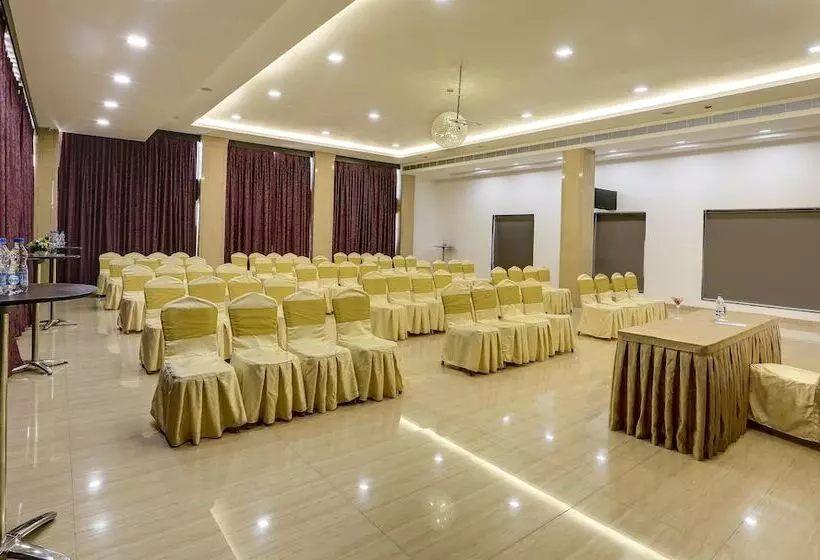 Hôtel Golden Chariot Vasai   And Spa