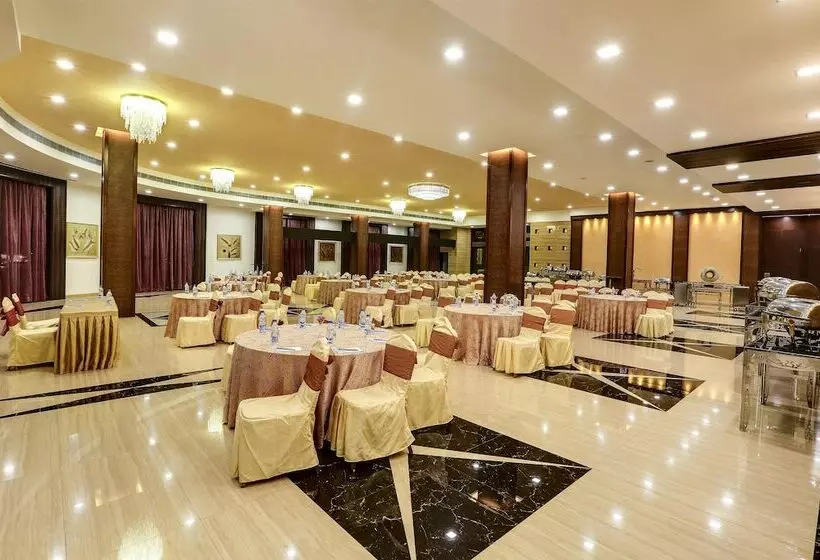 Hôtel Golden Chariot Vasai   And Spa