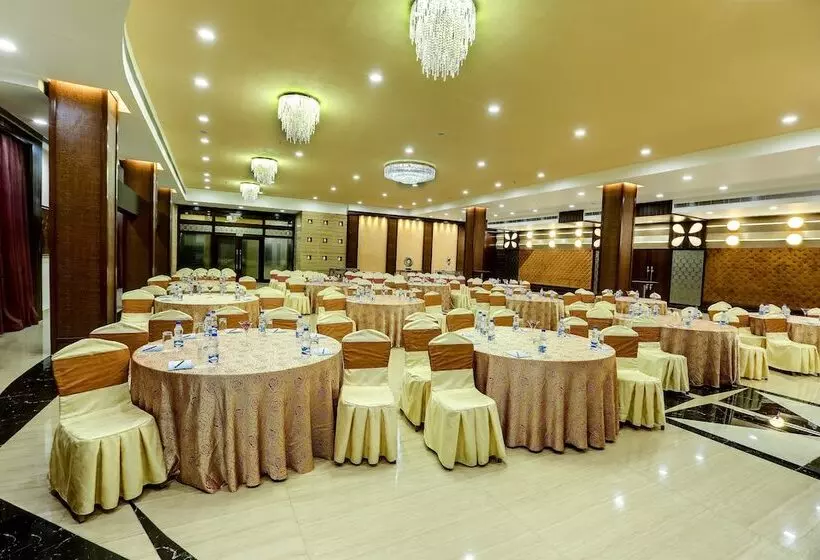 Hôtel Golden Chariot Vasai   And Spa