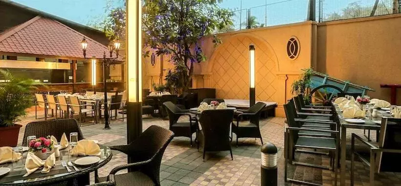 Hôtel Golden Chariot Vasai   And Spa