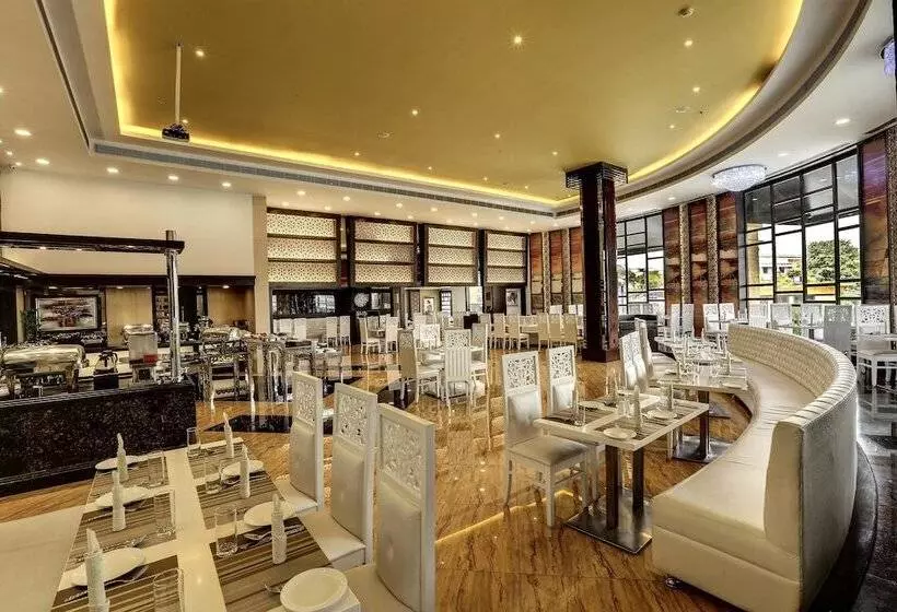 Hôtel Golden Chariot Vasai   And Spa