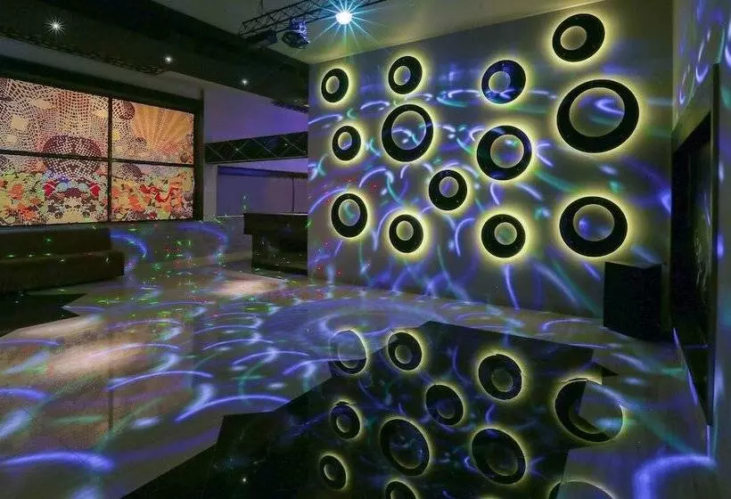 Hôtel Golden Chariot Vasai   And Spa