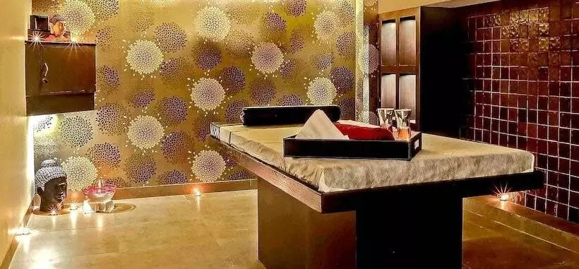 Hôtel Golden Chariot Vasai   And Spa