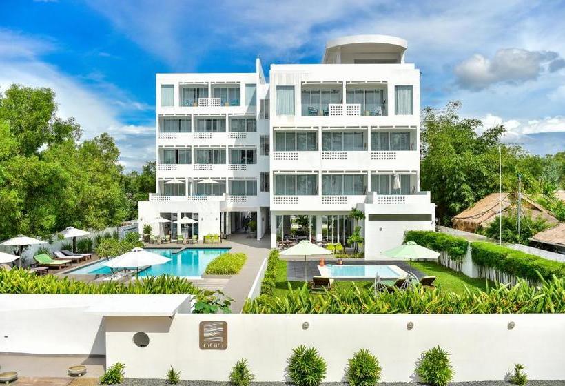 בית מלון כפרי Naia Resort Sihanoukville