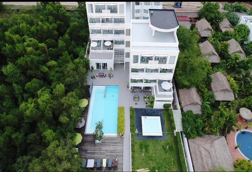 בית מלון כפרי Naia Resort Sihanoukville