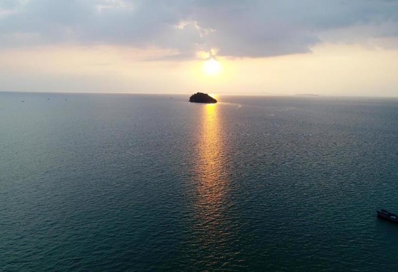 בית מלון כפרי Naia Resort Sihanoukville