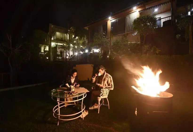 Отель Raga On The Ganges