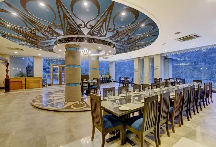 Отель Raga On The Ganges