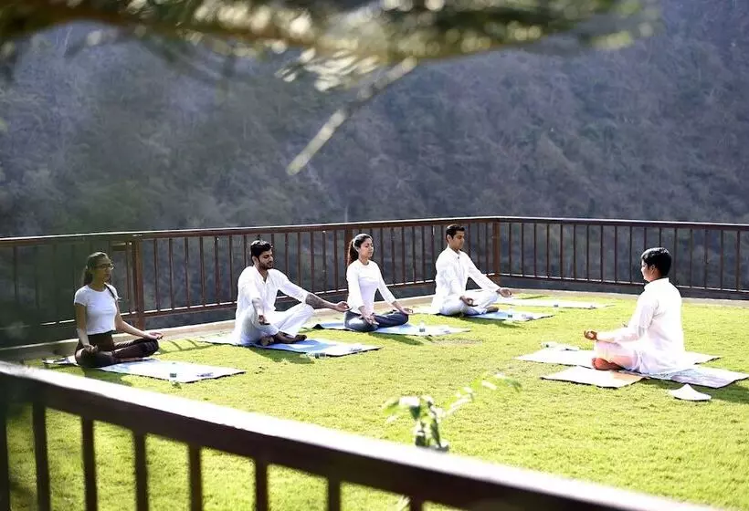 Отель Raga On The Ganges